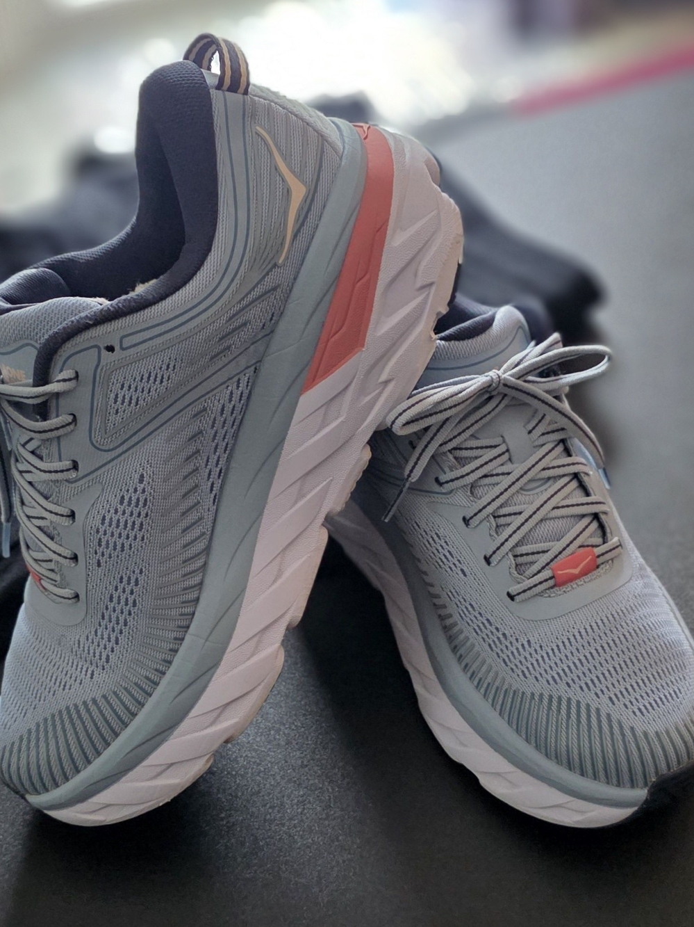 Hoka One One Women's Bondi 7 Light Gray Running Sneakers - like new!